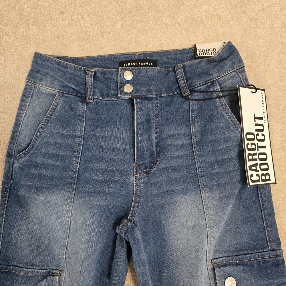 NWT Almost Famous Blue Cargo Bootcut Jeans Size 3 (26/31) - Picture 3 of 4